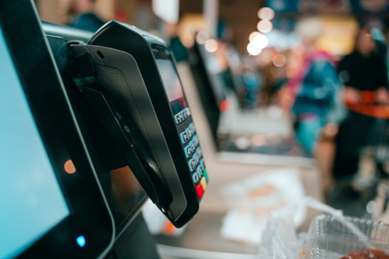 Nuove regole per l’incasso elettronico: dal 2026 POS e registratore di cassa dovranno dialogare